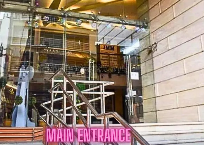 Robinsons Place Manila: Affordable Balcony Staycation With Bay Views Hotel *