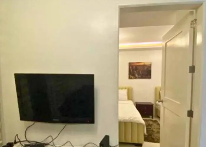 Robinsons Place Manila: Affordable Balcony Staycation With Bay Views *