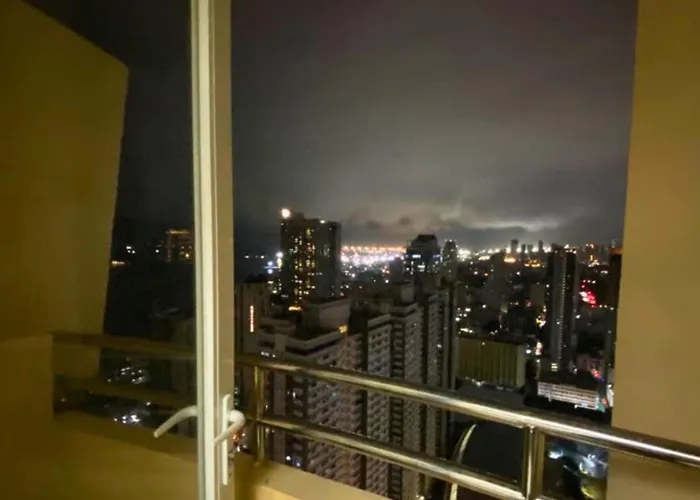 Robinsons Place Manila: Affordable Balcony Staycation With Bay Views * Manila