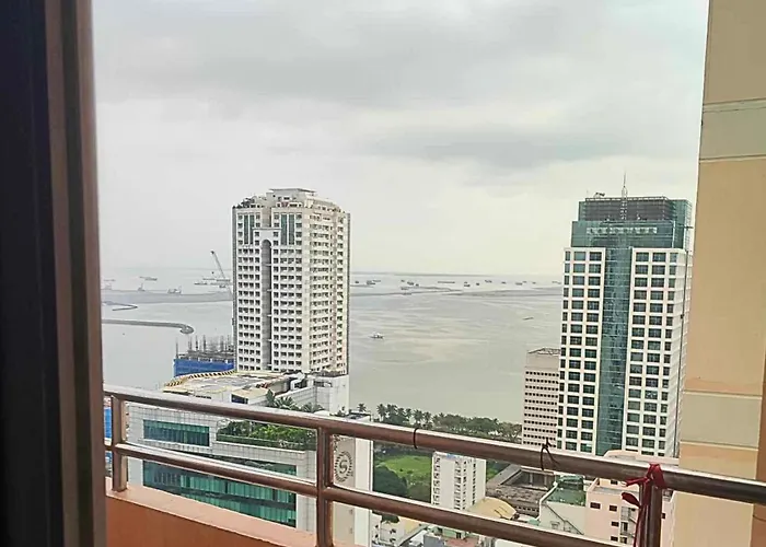 Robinsons Place Manila: Affordable Balcony Staycation With Bay Views Hotel Manila
