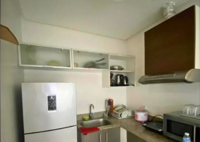 Robinsons Place Manila: Affordable Balcony Staycation With Bay Views *