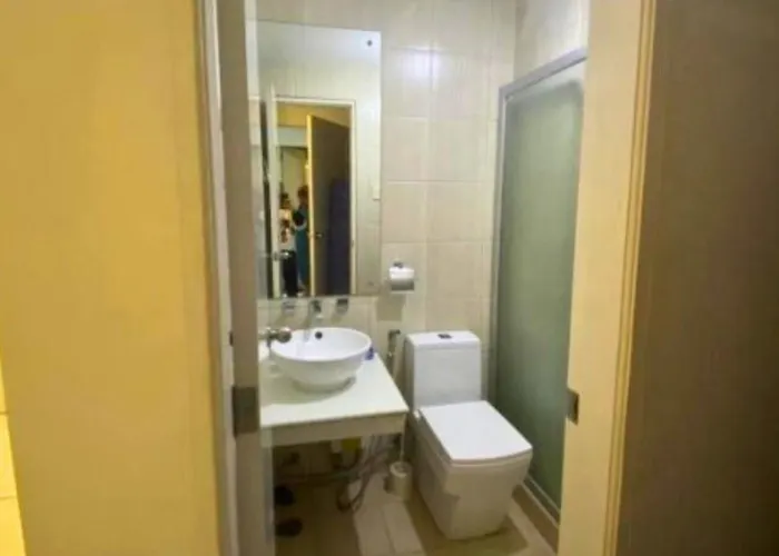 Robinsons Place Manila: Affordable Balcony Staycation With Bay Views Hotel *