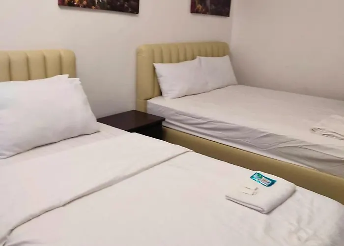 Hotel Robinsons Place Manila: Affordable Balcony Staycation With Bay Views *