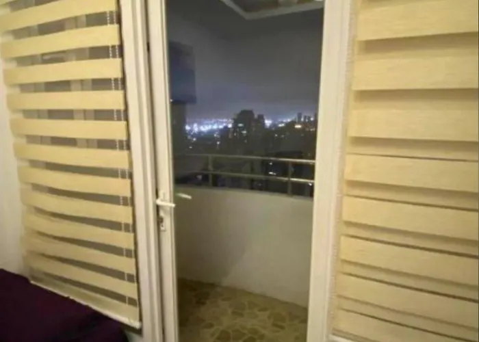 Robinsons Place Manila: Affordable Balcony Staycation With Bay Views Hotel