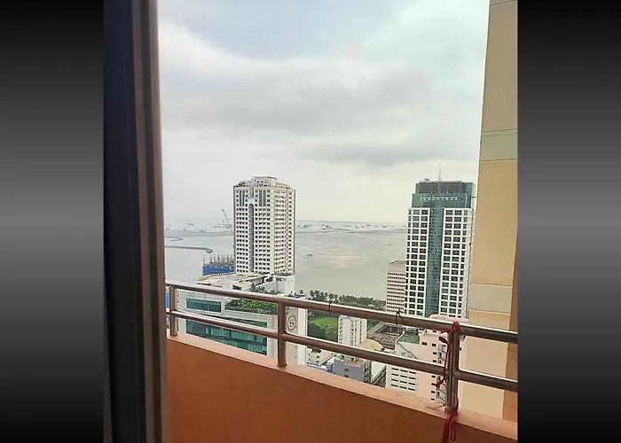 Hotel Robinsons Place Manila: Affordable Balcony Staycation With Bay Views