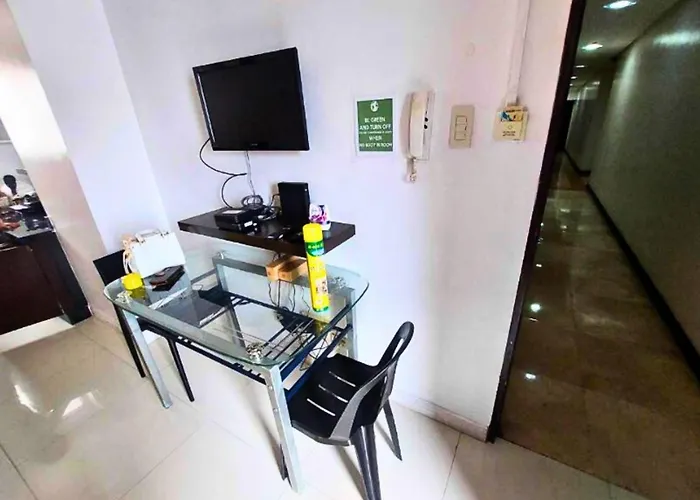 Hotel Robinsons Place Manila: Affordable Balcony Staycation With Bay Views *