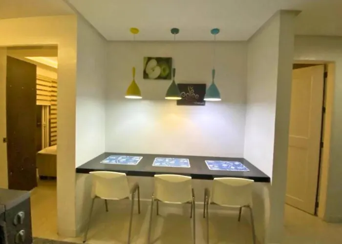 Robinsons Place Manila: Affordable Balcony Staycation With Bay Views Hotel