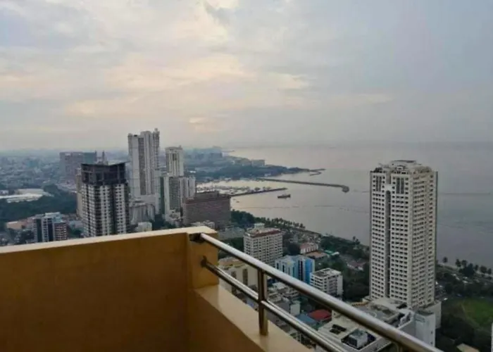 Hotel Robinsons Place Manila: Affordable Balcony Staycation With Bay Views *