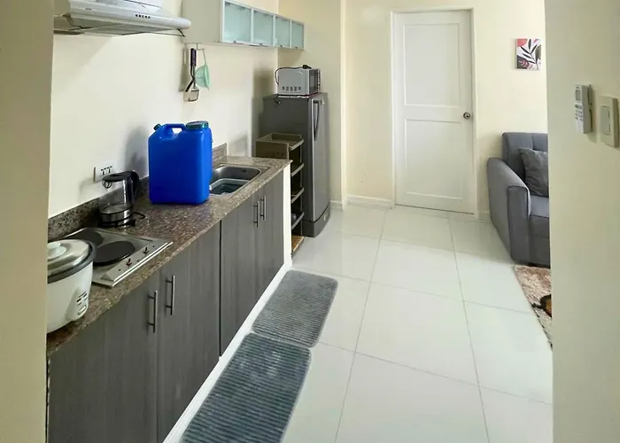 Robinsons Place Manila: Affordable Balcony Staycation With Bay Views * Manila
