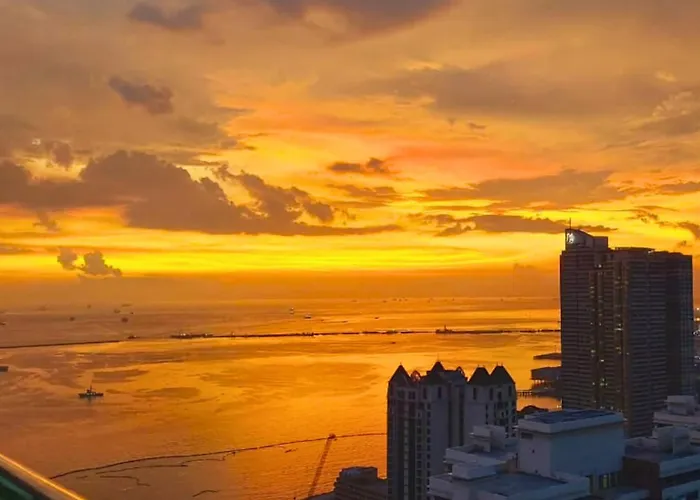 Robinsons Place Manila: Affordable Balcony Staycation With Bay Views Hotel