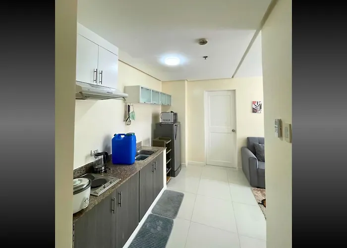 Robinsons Place Manila: Affordable Balcony Staycation With Bay Views Hotel *
