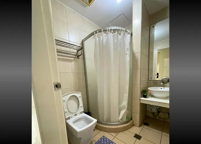 Hotel Robinsons Place Manila: Affordable Balcony Staycation With Bay Views *