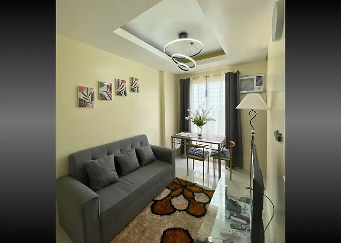 Robinsons Place Manila: Affordable Balcony Staycation With Bay Views Hotel